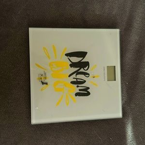 I am selling this scale gray, and it works it can hold anybody